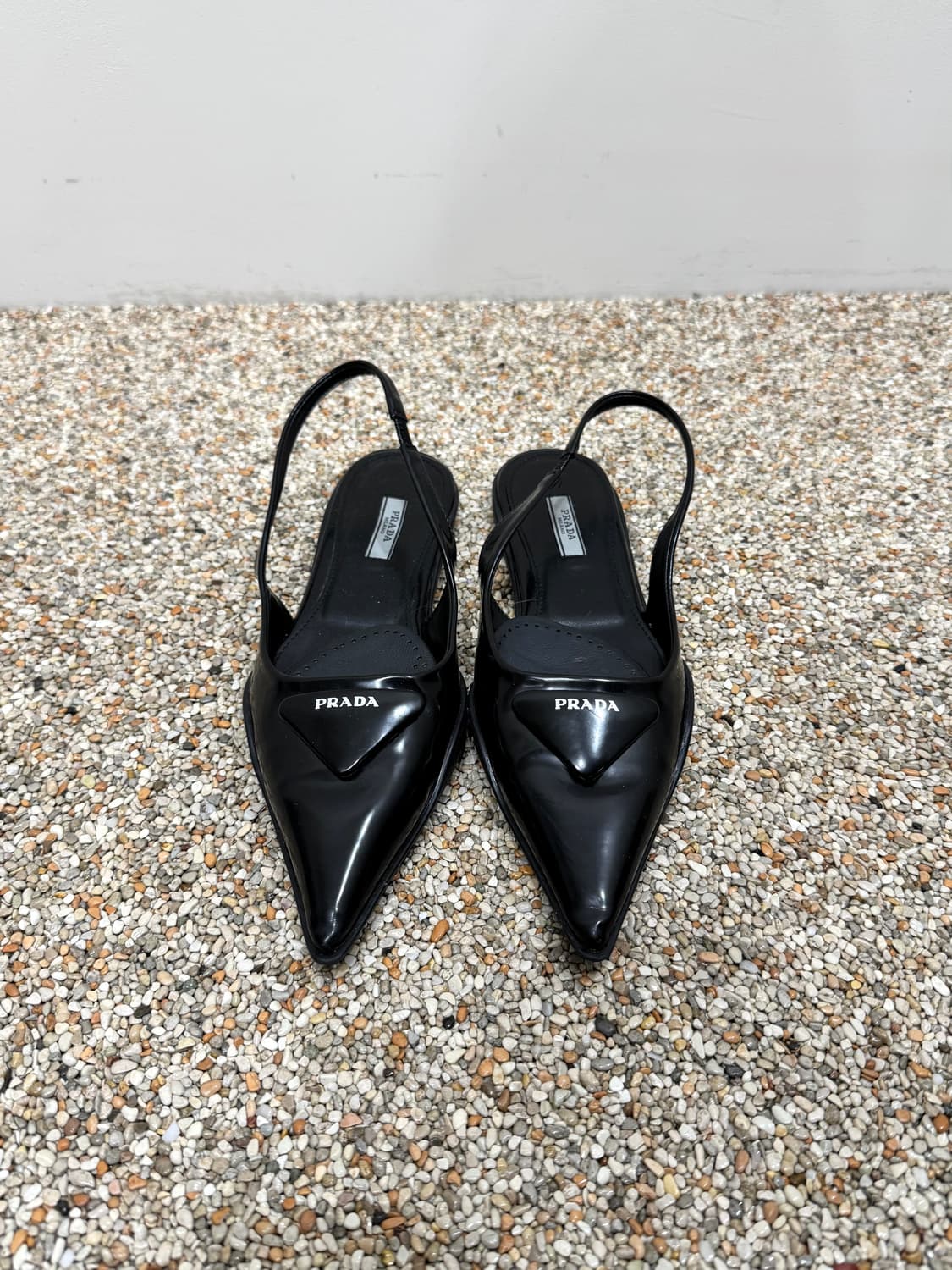 PRADA 프라다 로고 슬링백 펌프스 상품이미지3