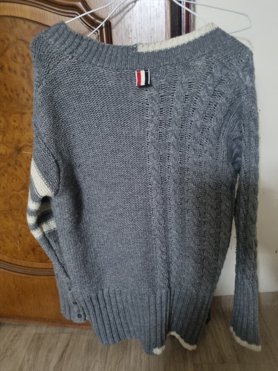 특가) 톰브라운 그레이 케이블니트가디건.   M/L 상품이미지2