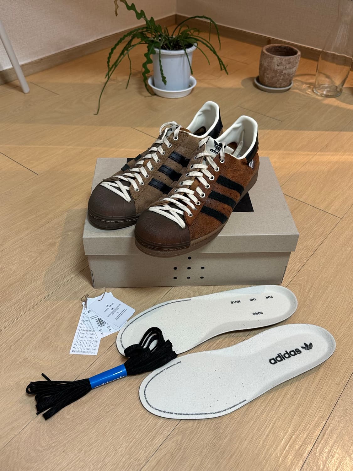 [290] 아디다스 송포더뮤트 슈퍼스타 82 카키 코어 블랙 상품이미지1