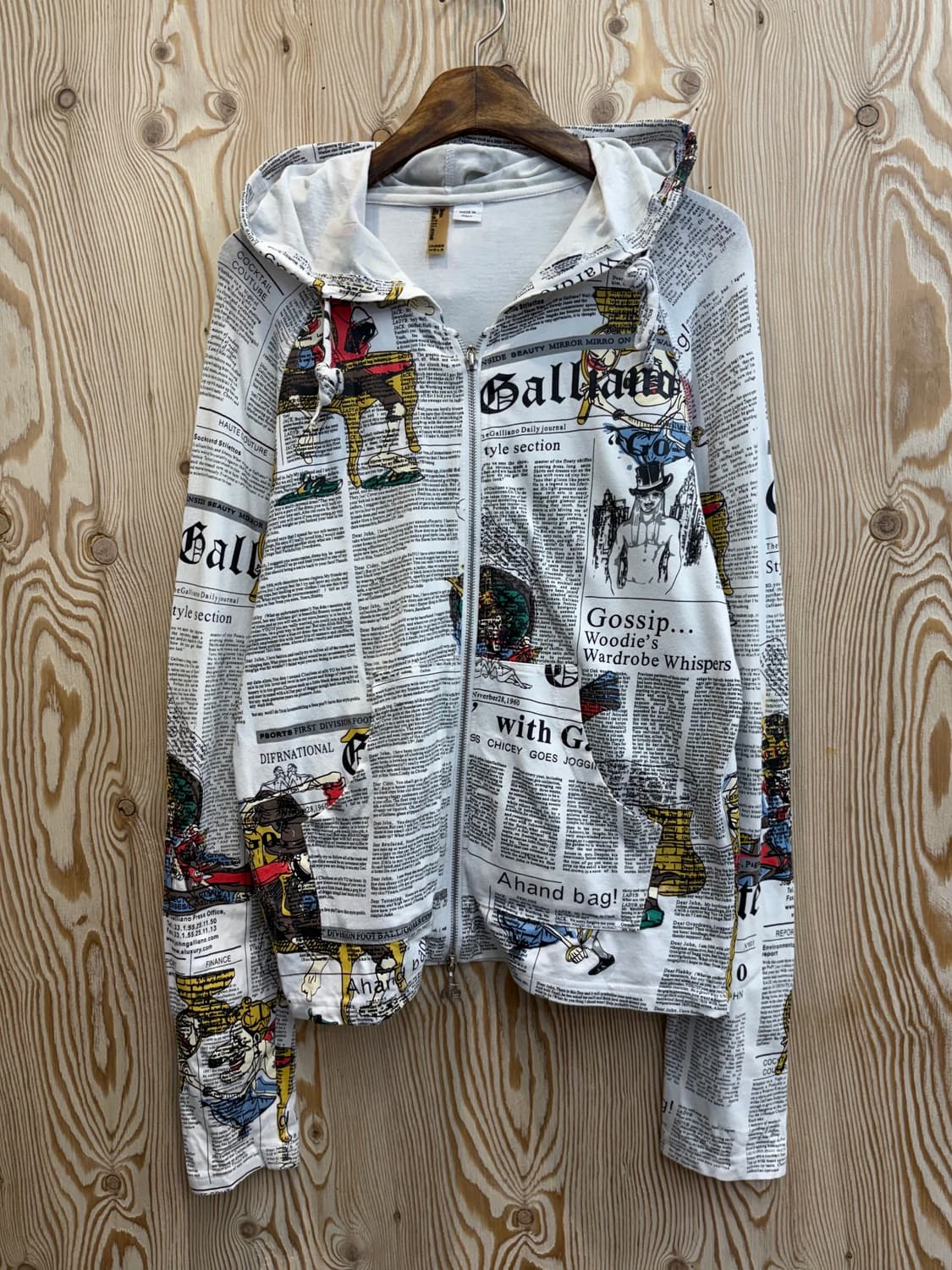 존 갈리아노 00s 뉴스페이퍼 프린트 후드집업 상품이미지1