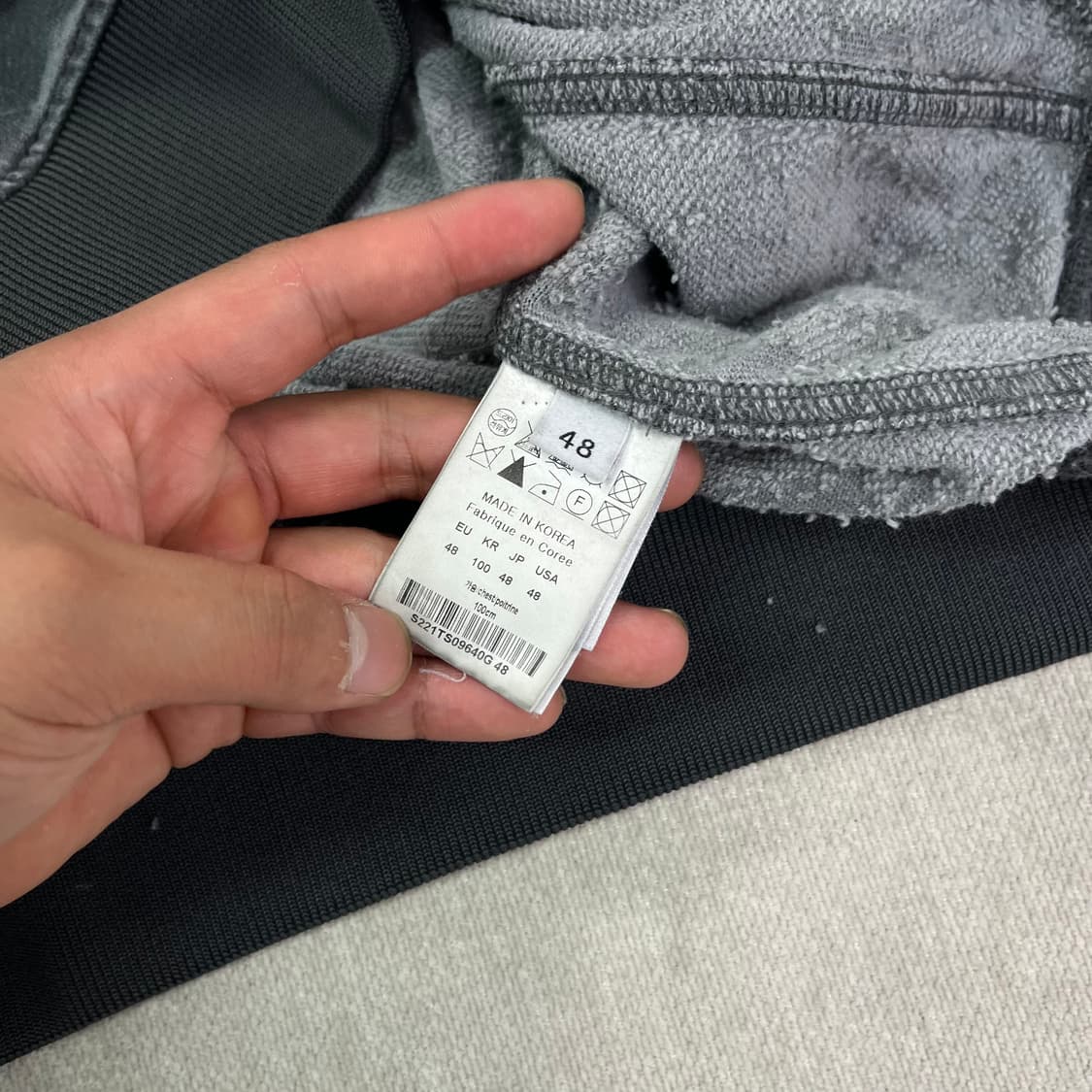 105 솔리드 옴므 데미지 피그먼트 맨투맨  상품이미지8