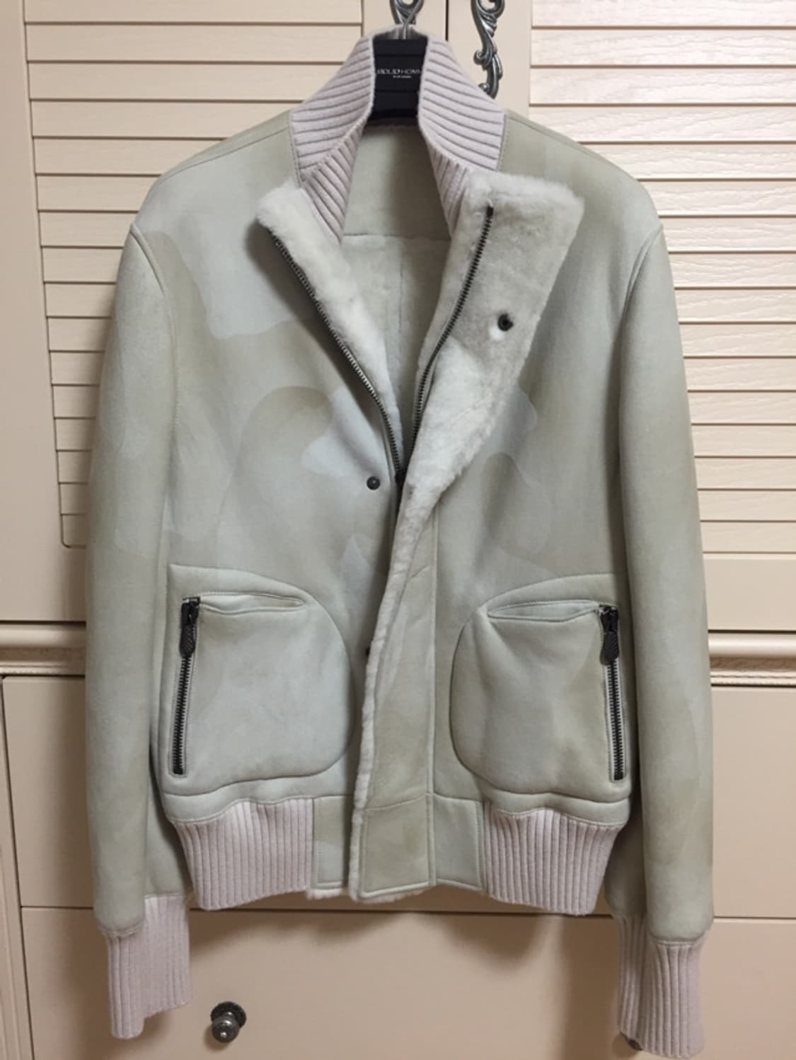 보테가 베네타 무스탕 상품이미지1