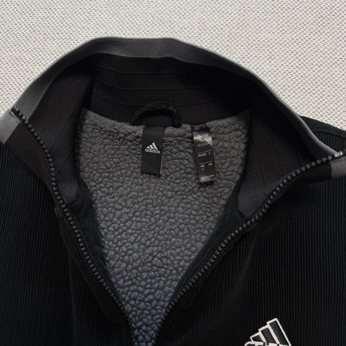 아디다스 블랙 코듀로이 기모 자켓 상품이미지2