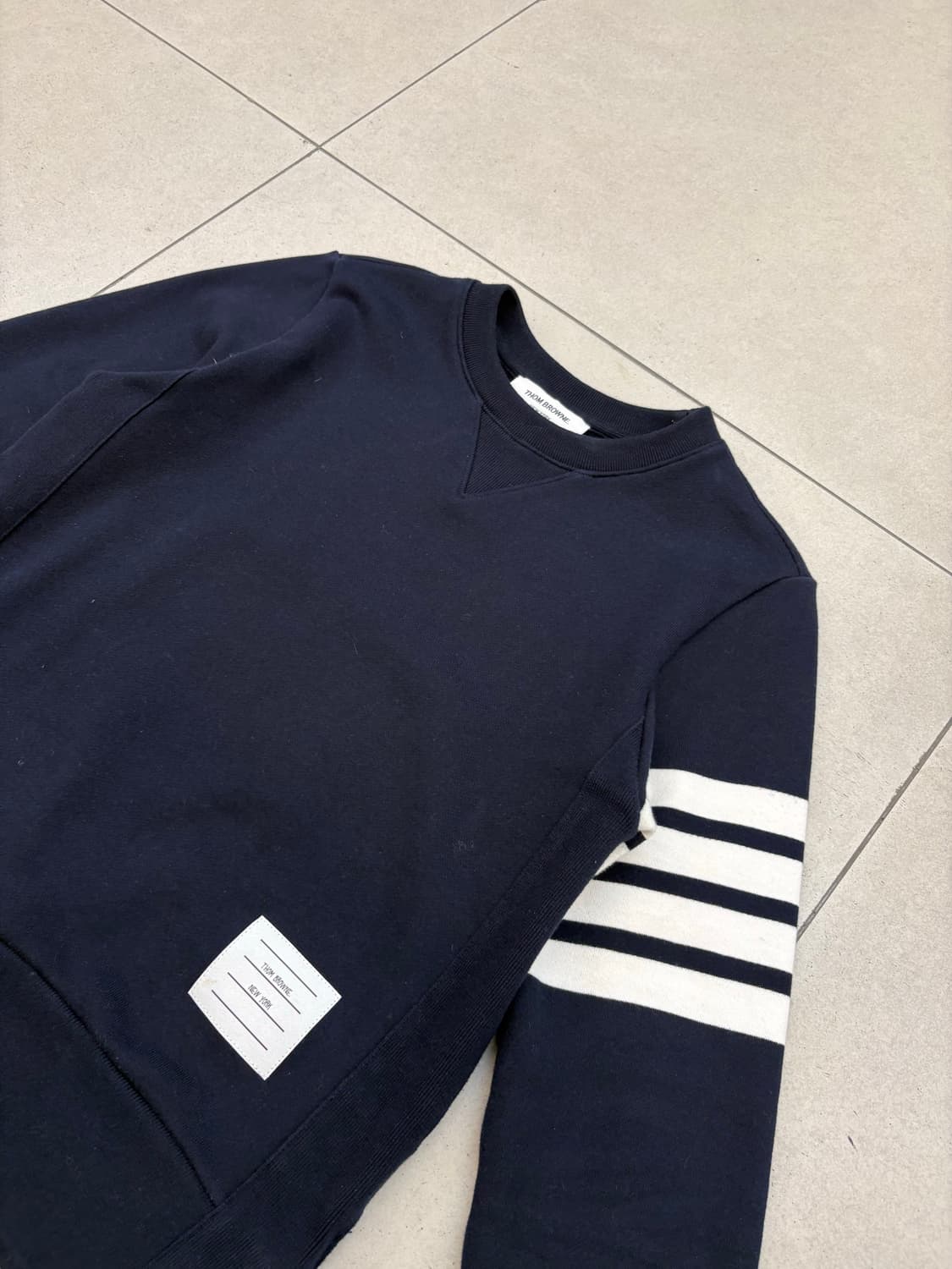 톰브라운 클래식 크루넥 맨투맨 상품이미지3