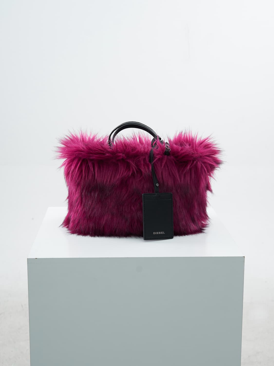 DIESEL reversible pink fur cross bag 상품이미지3