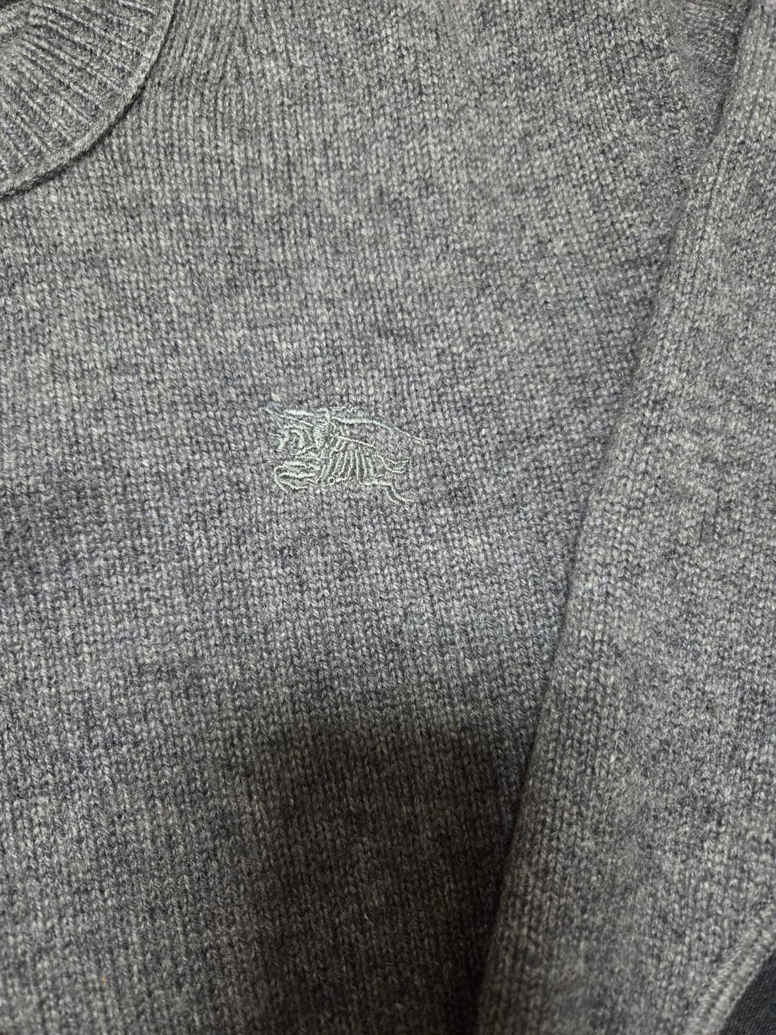 버버리 니트 팝니다 캐시미어100% 상품이미지2