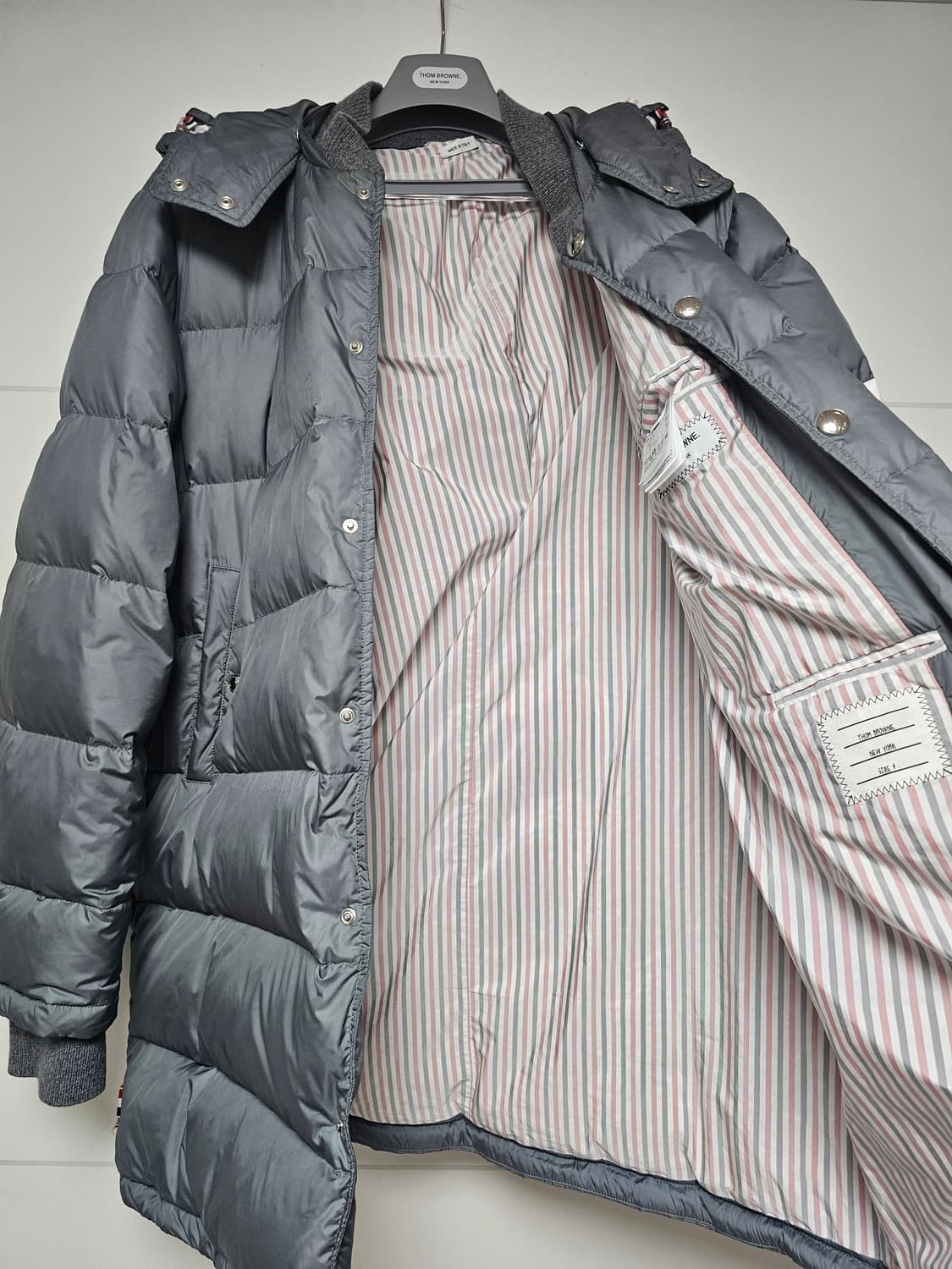 톰브라운 24년식 사선완장 후드 롱패딩(4/105/정품) 상품이미지2