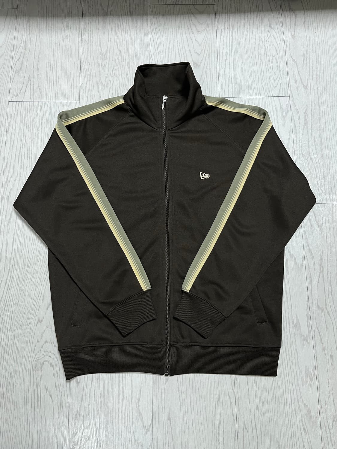 뉴에라(JP) 브라운 월넛 트랙 자켓 M 상품이미지1