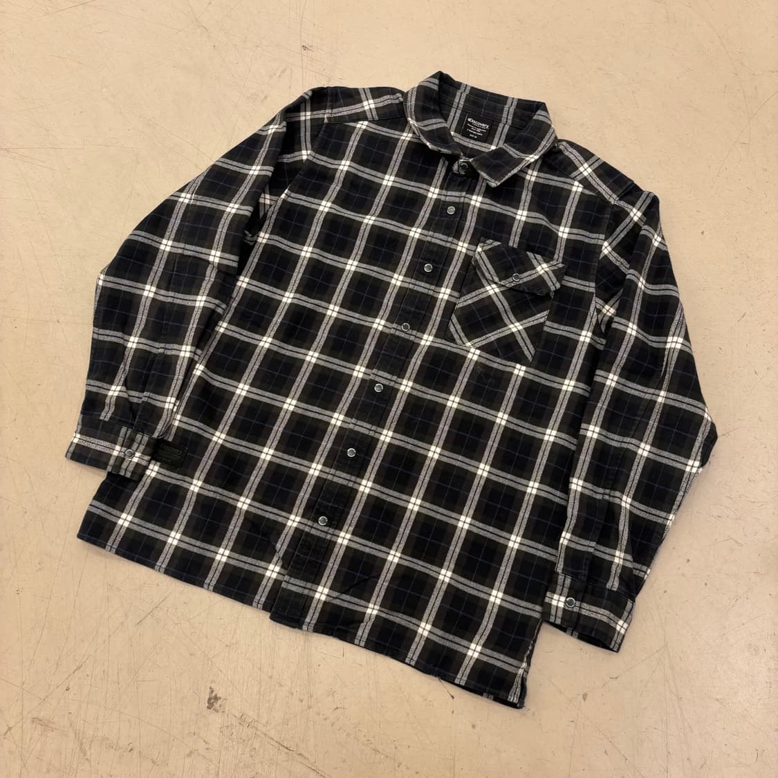 디스커버리 블랙 체크 셔츠 상품이미지1