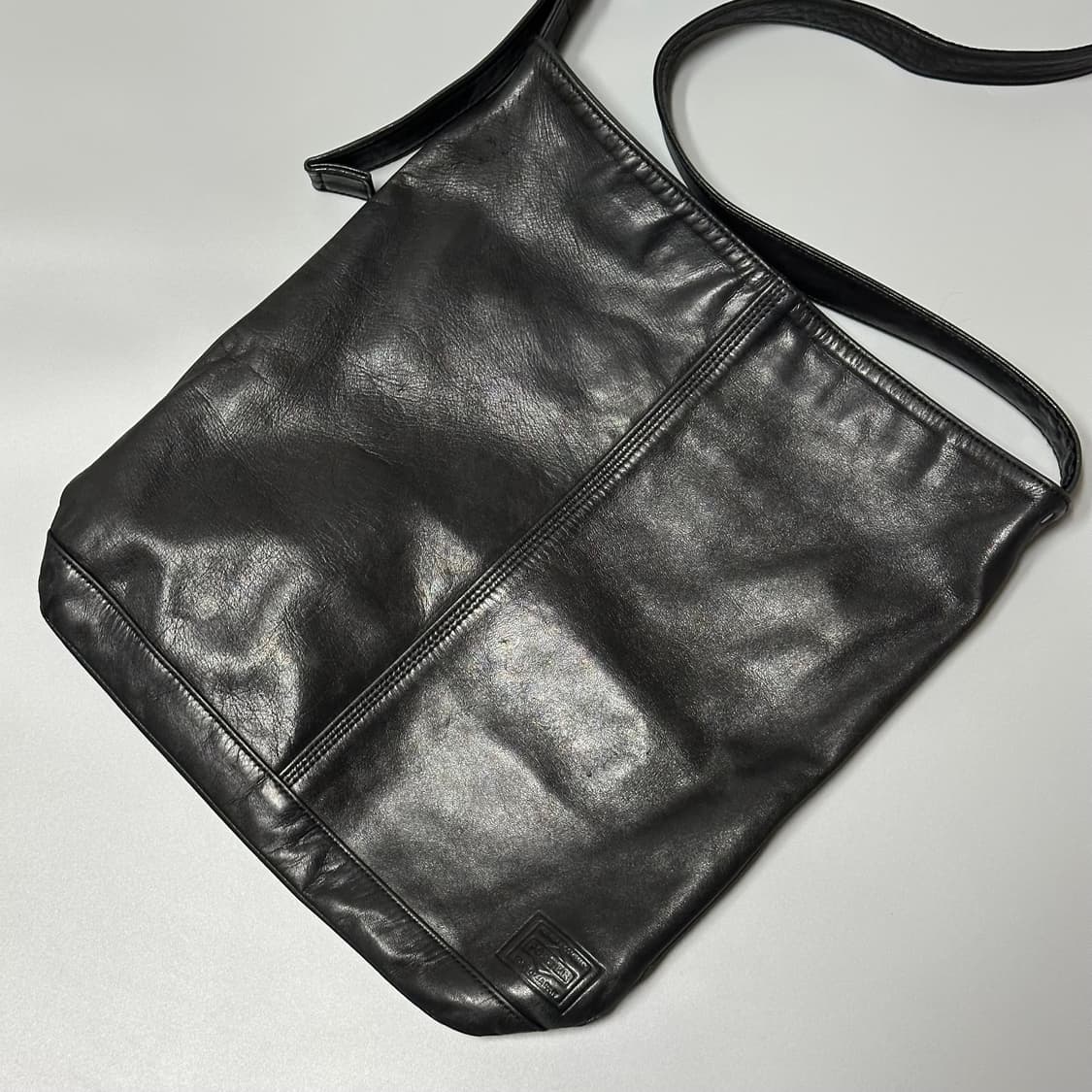 요시다포터(Porter) 프랭크 레더 숄더백 (블랙) 상품이미지1