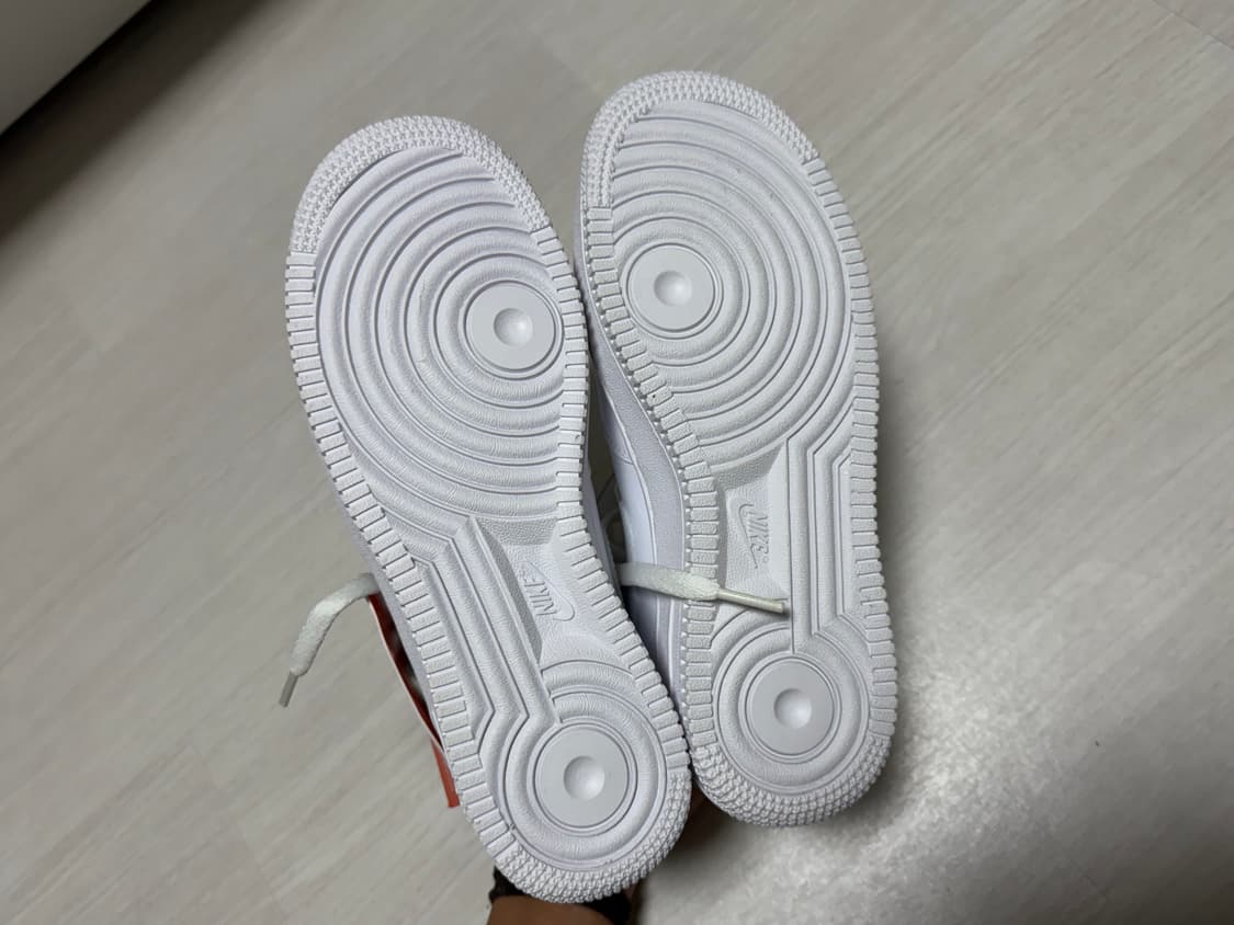 나이키 우먼스 에어포스1 미드 화이트 상품이미지3