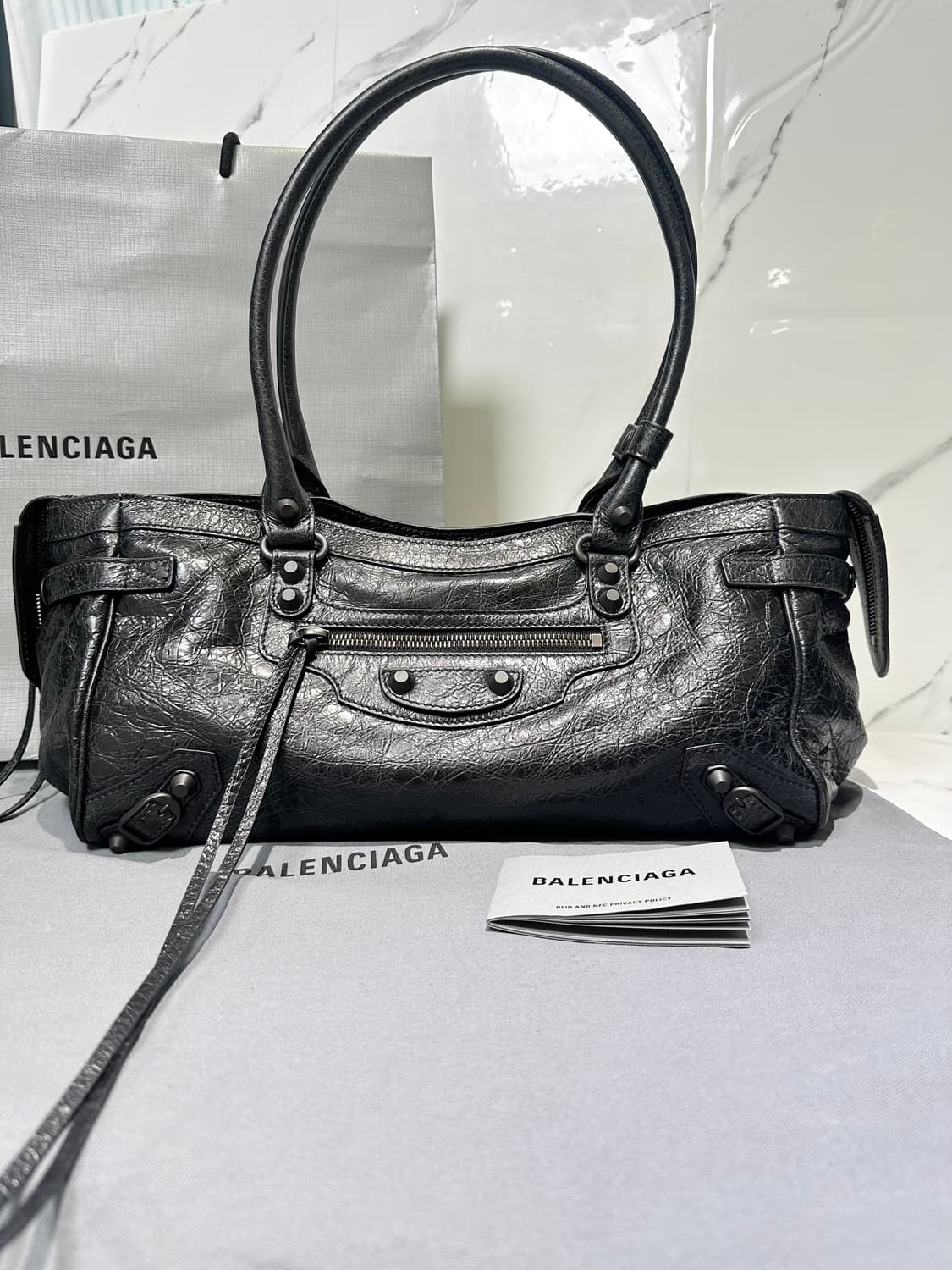 [새상품급 정품] 발렌시아가 르 시티 모터백 이스트웨스트 블랙 상품이미지2