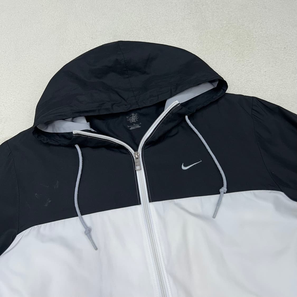 Nike black & white windbreak jacket 상품이미지5