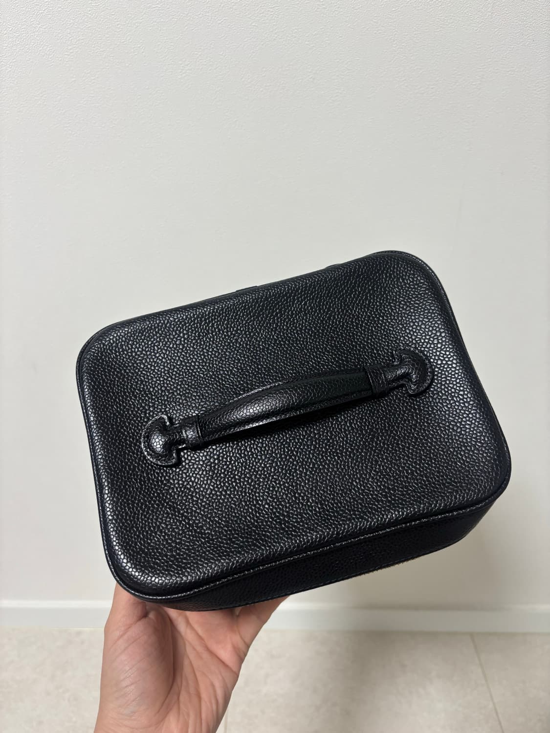 샤넬 블랙 캐비어 코스메틱 베니티 백 상품이미지2