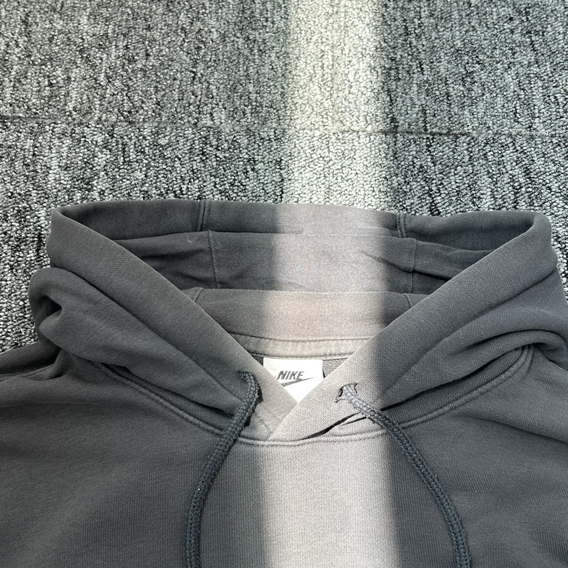 나이키 다크 그레이 자수 후드티 상품이미지5
