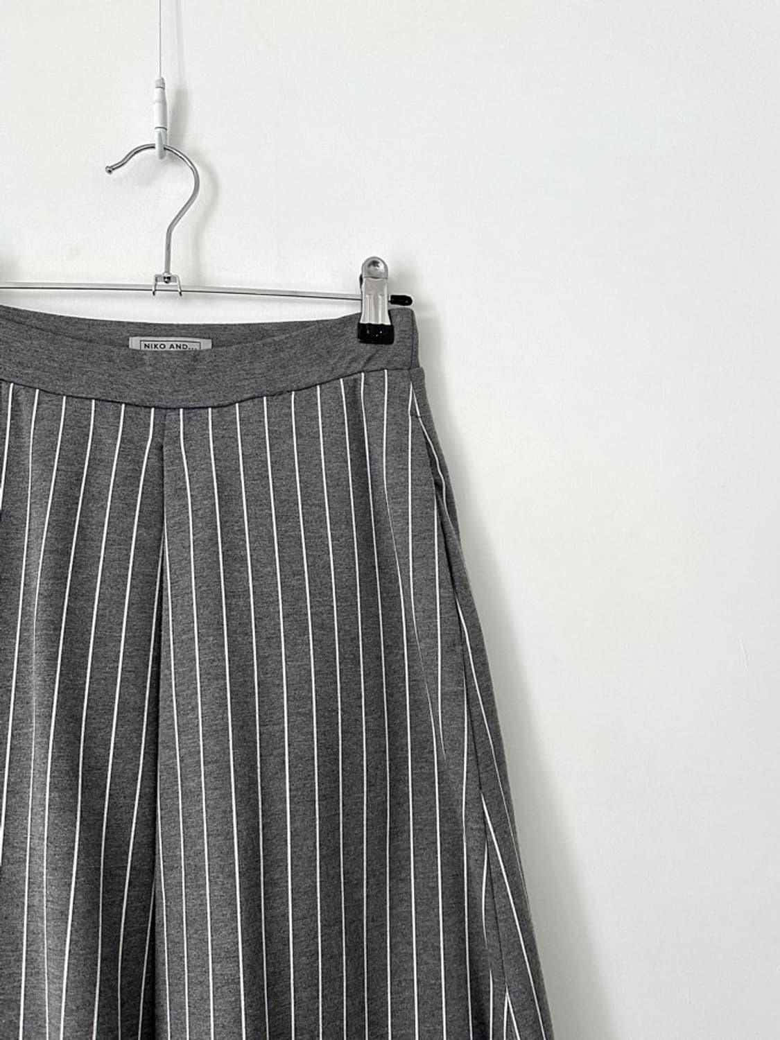 NIKO AND stripe bermuda pants / grey 상품이미지8