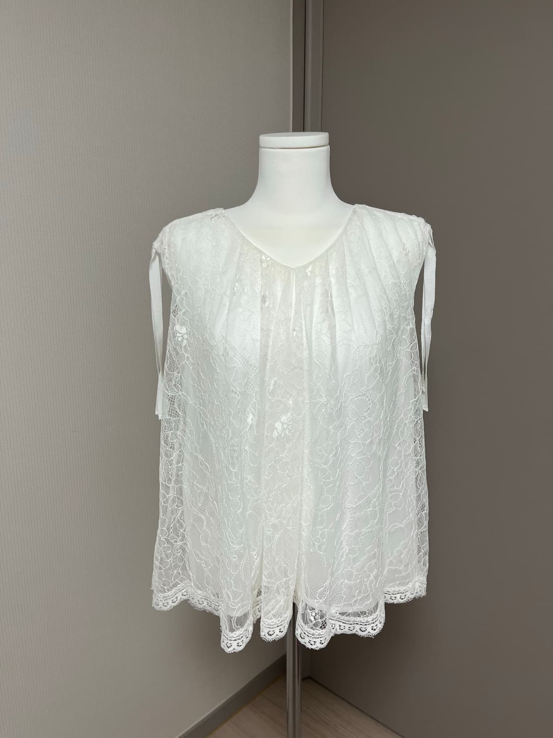 엔느 몬니 올레이스 나시블라우스 빈티지블라우스 101호상점 상품이미지1