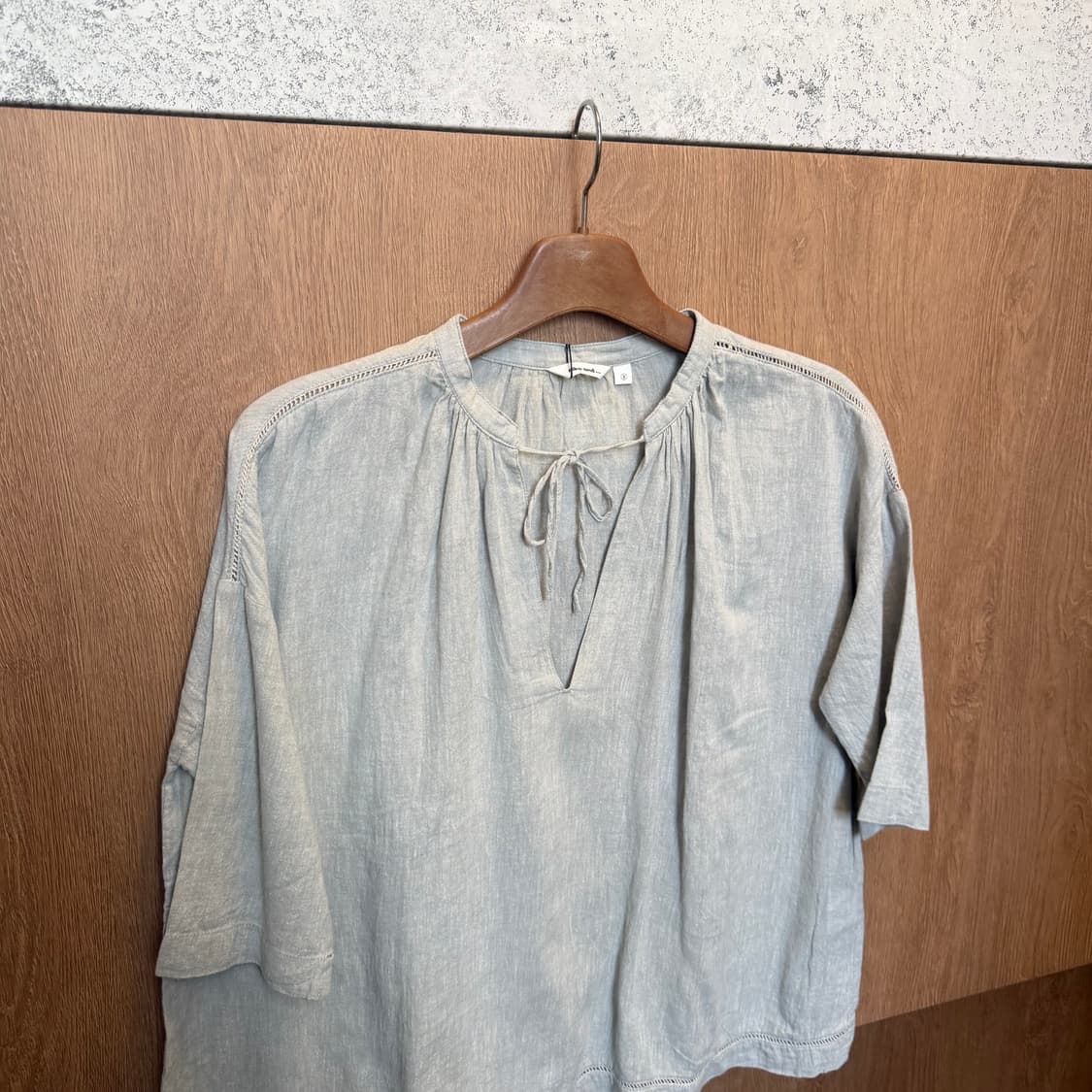 니코앤드 블라우스 하프 슬리브 넥 스트링 타이 디테일 루즈핏 라이트그레이 상품이미지3