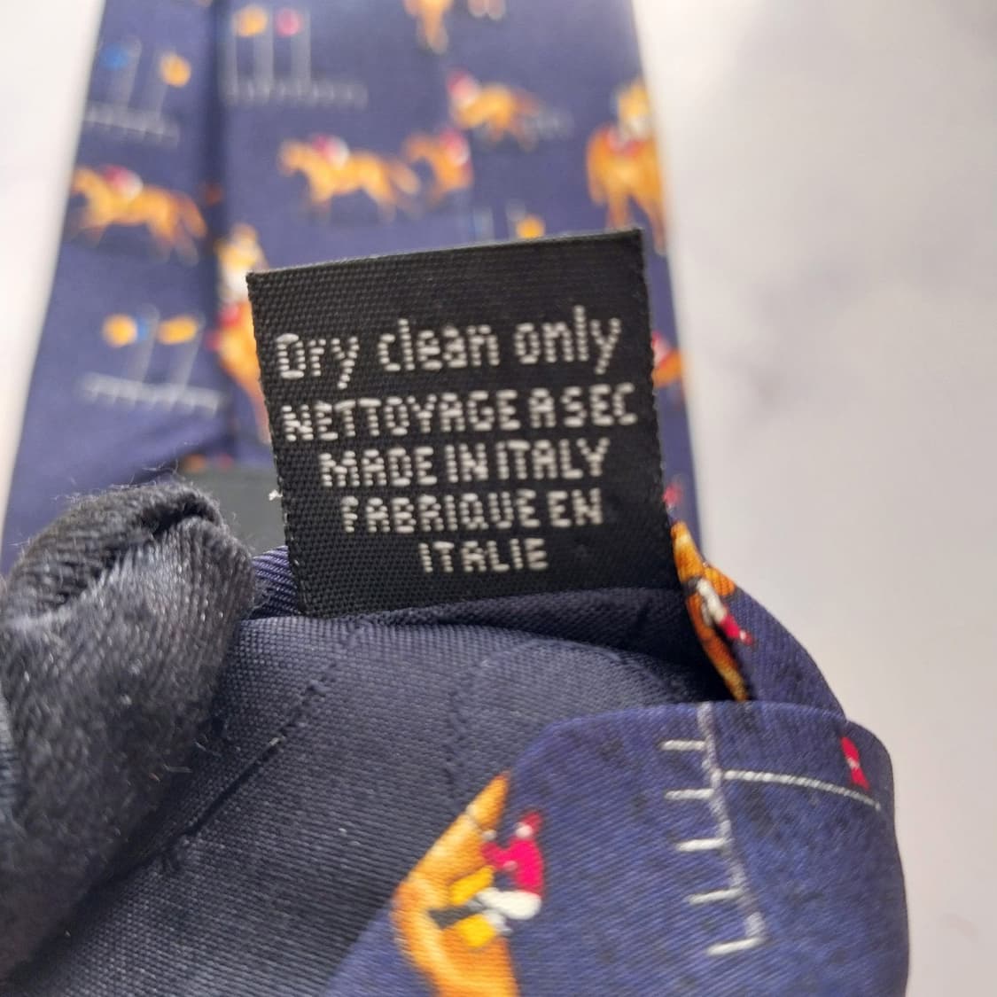 던힐 실크 네이비 승마 모티브 넥타이 9.7cm A+등급 K1305
 상품이미지10