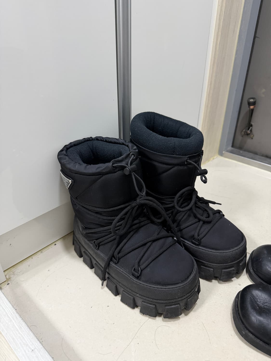 프라다 22ss 스키부츠 블랙 상품이미지1