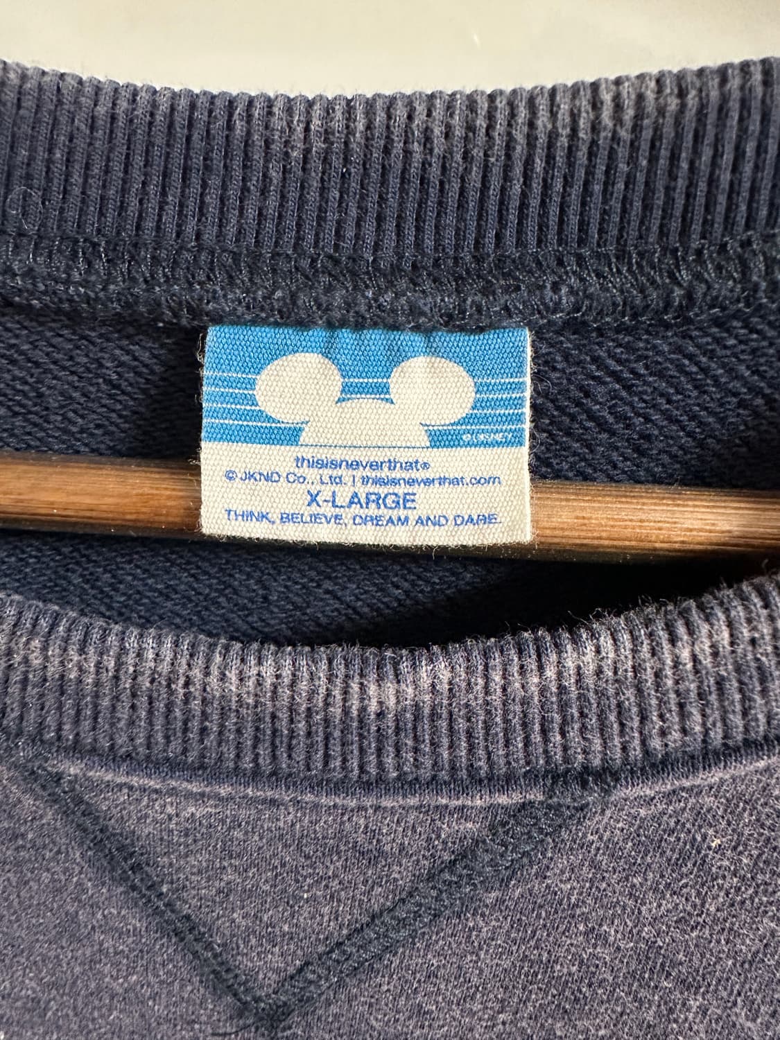 디스이즈네버댓 디즈니 미키 크루넥 네이비 디네댓 상품이미지4