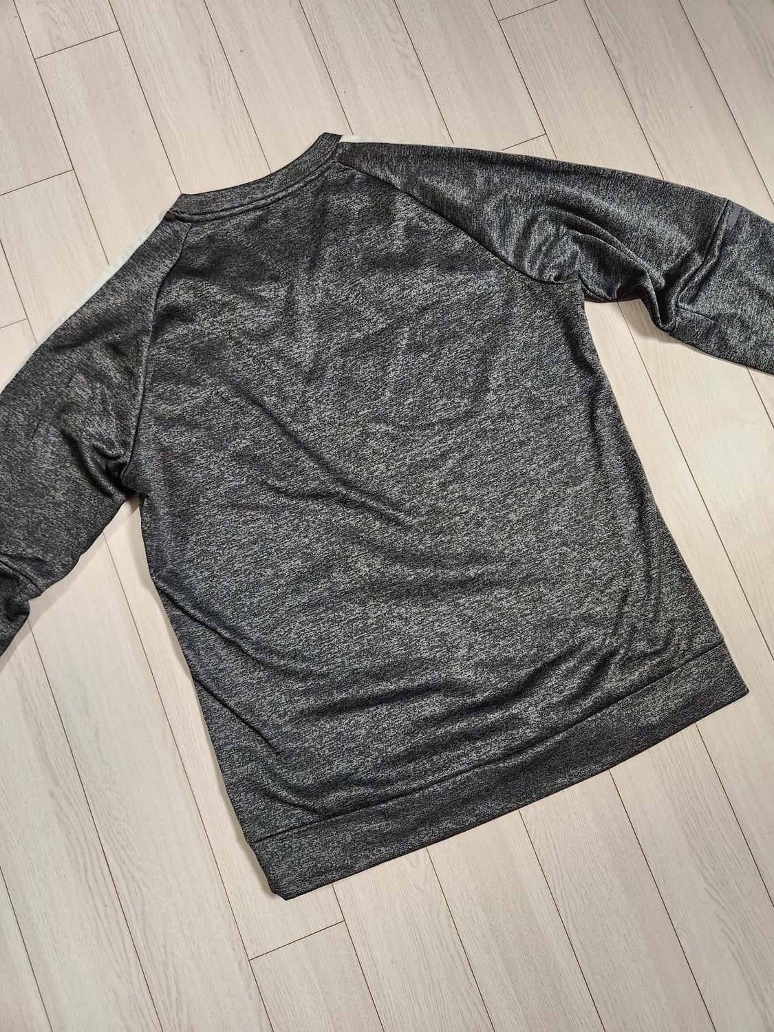 새상품급)아디다스 러닝 기모 드릴탑 긴팔티 사이즈xl

오염 하자없이 깨 상품이미지6