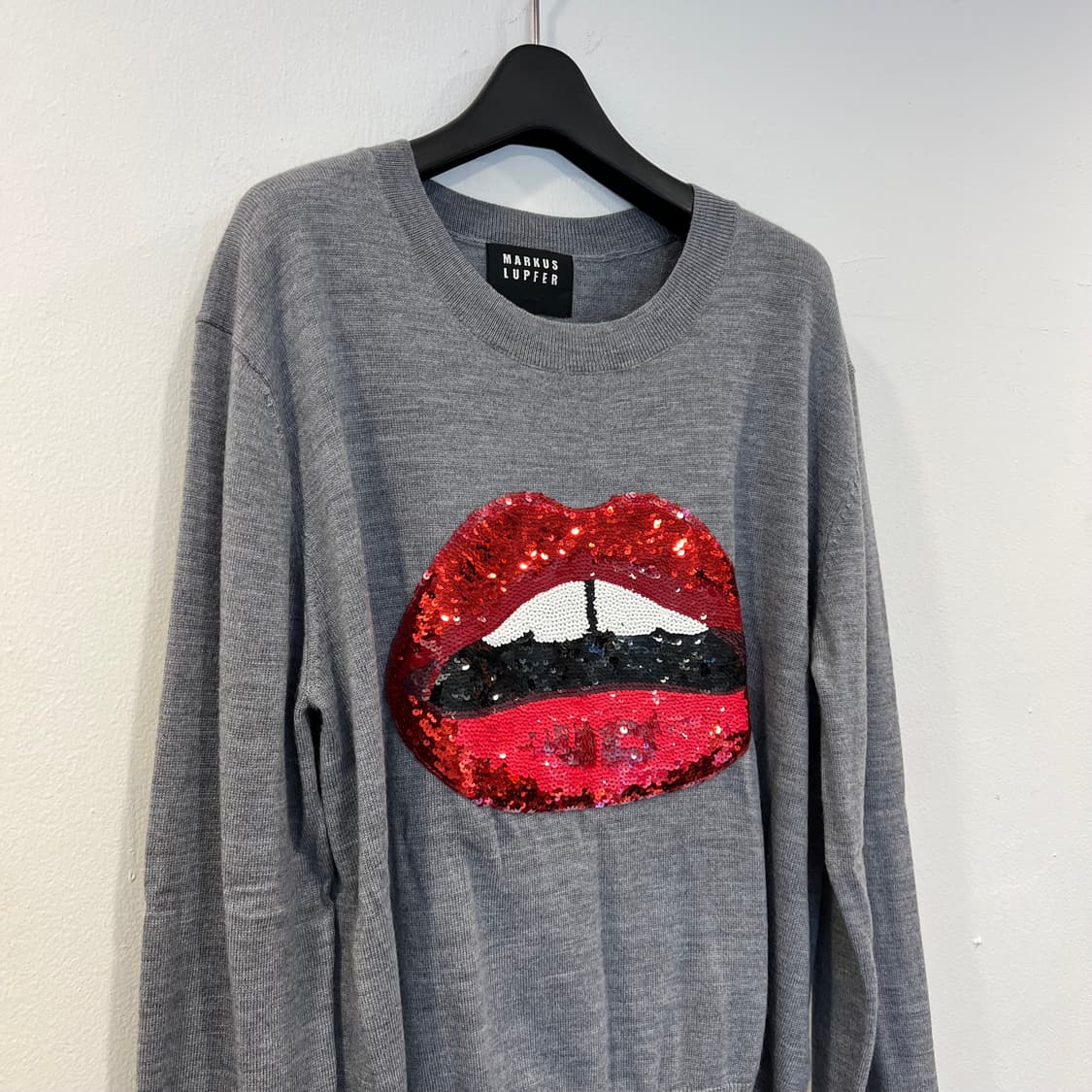 MARKUS LUPFER 마커스루퍼 스팽글 입술 니트 상품이미지2