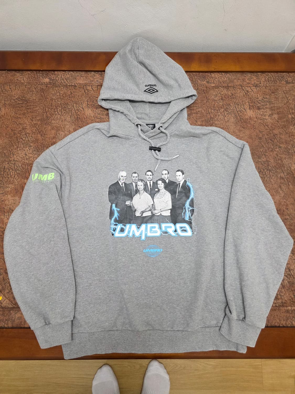 엄브로 오버핏 프린팅 후드티 100 상품이미지1