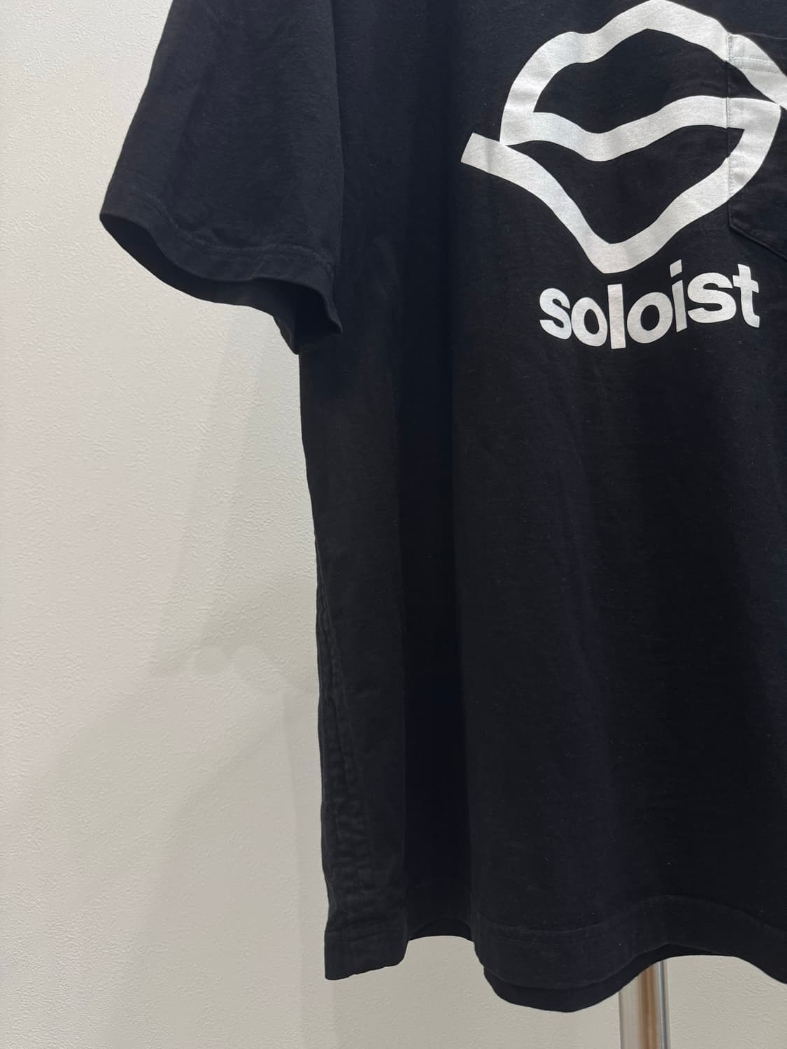 솔로이스트 24ss 오버사이즈 엠블럼 티셔츠 상품이미지2