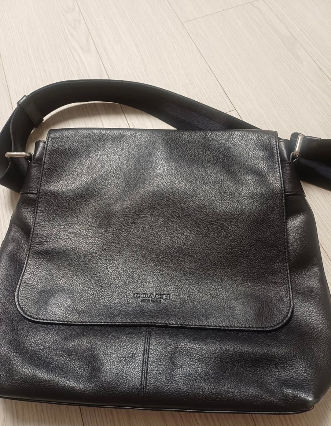 코치 남성 가죽 크로스백 상품이미지1