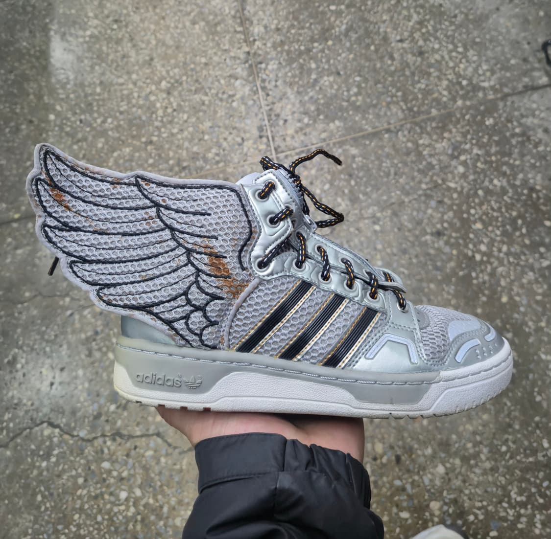 아디다스 제레미 스캇 윙스 2.0 '메탈릭 실 버' 스니커즈 상품이미지1