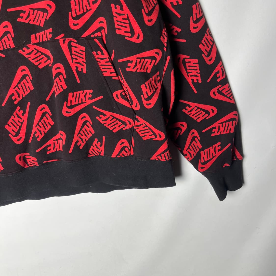 [Nike] 나이키 레드 로고패턴 블랙 후드  상품이미지4