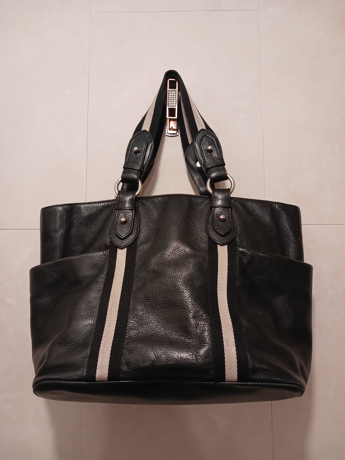 발리 정품 가죽 소재 가방 상품이미지1