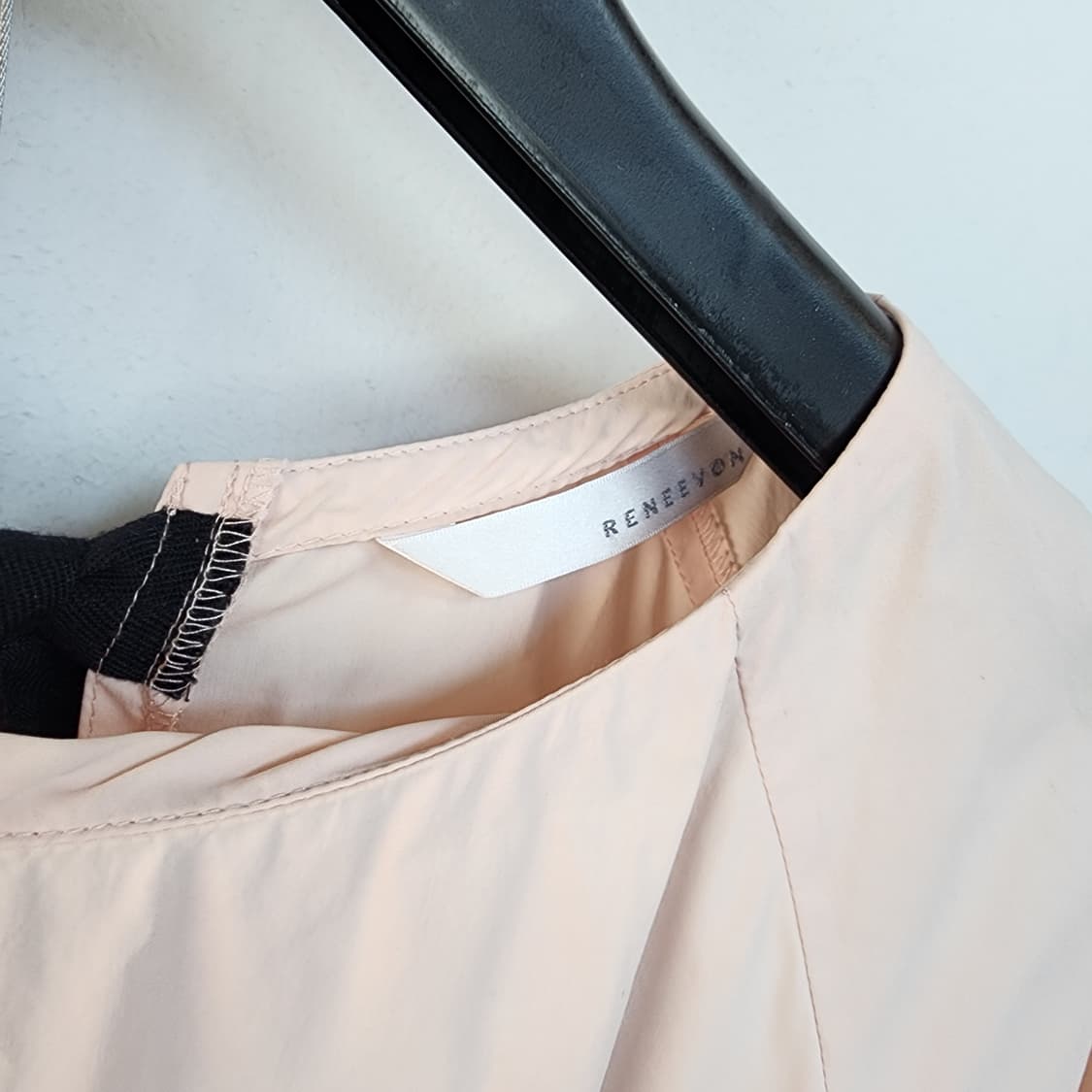 레니본 연핑크 플레어 반팔 블라우스 상품이미지2