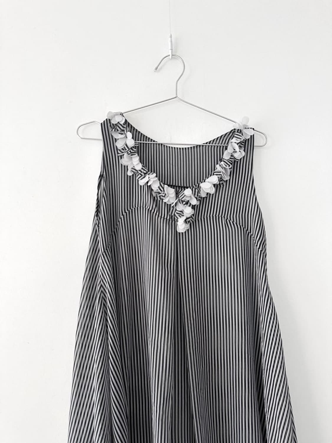3d ruffle stripe sleeveless 상품이미지2