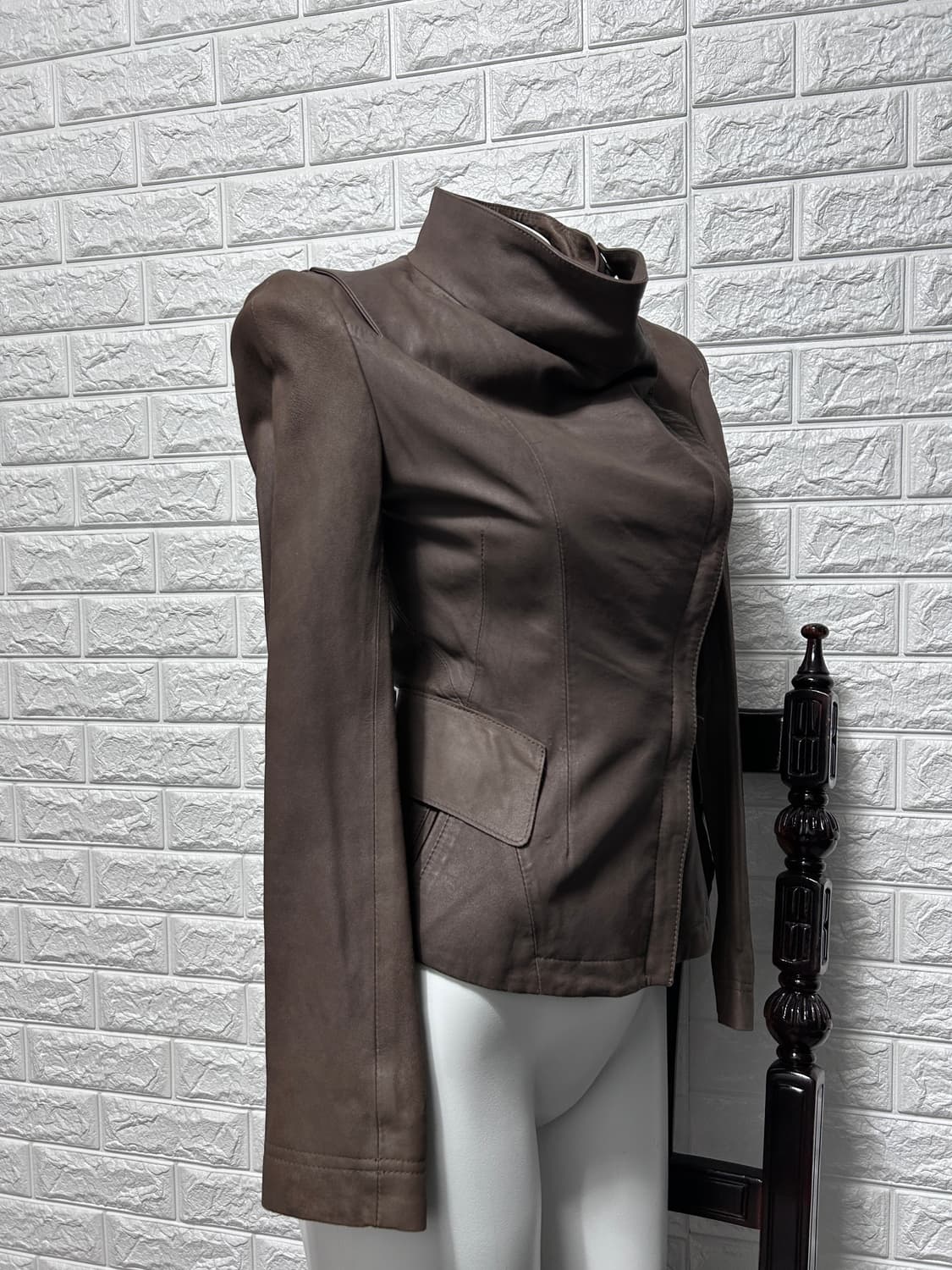 하이넥 드레이프 레더 패널 자켓 상품이미지5