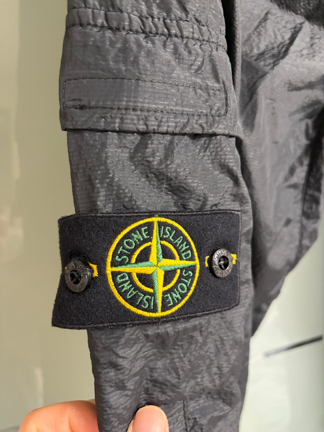 스톤아일랜드 블랙 색상 시어서커 카고 조거 팬츠 상품이미지3