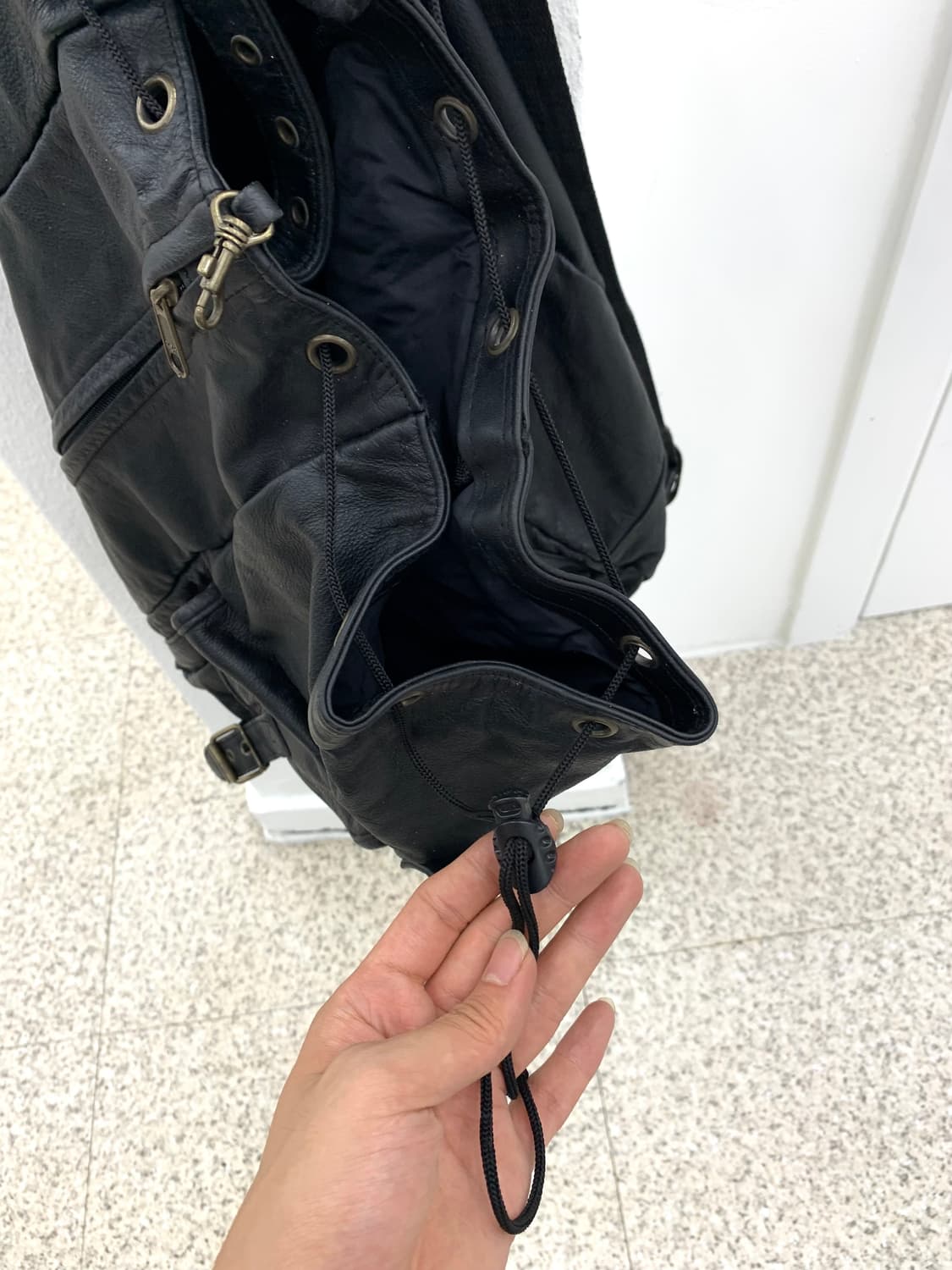Black leather cargo pocket back pack   상품이미지5