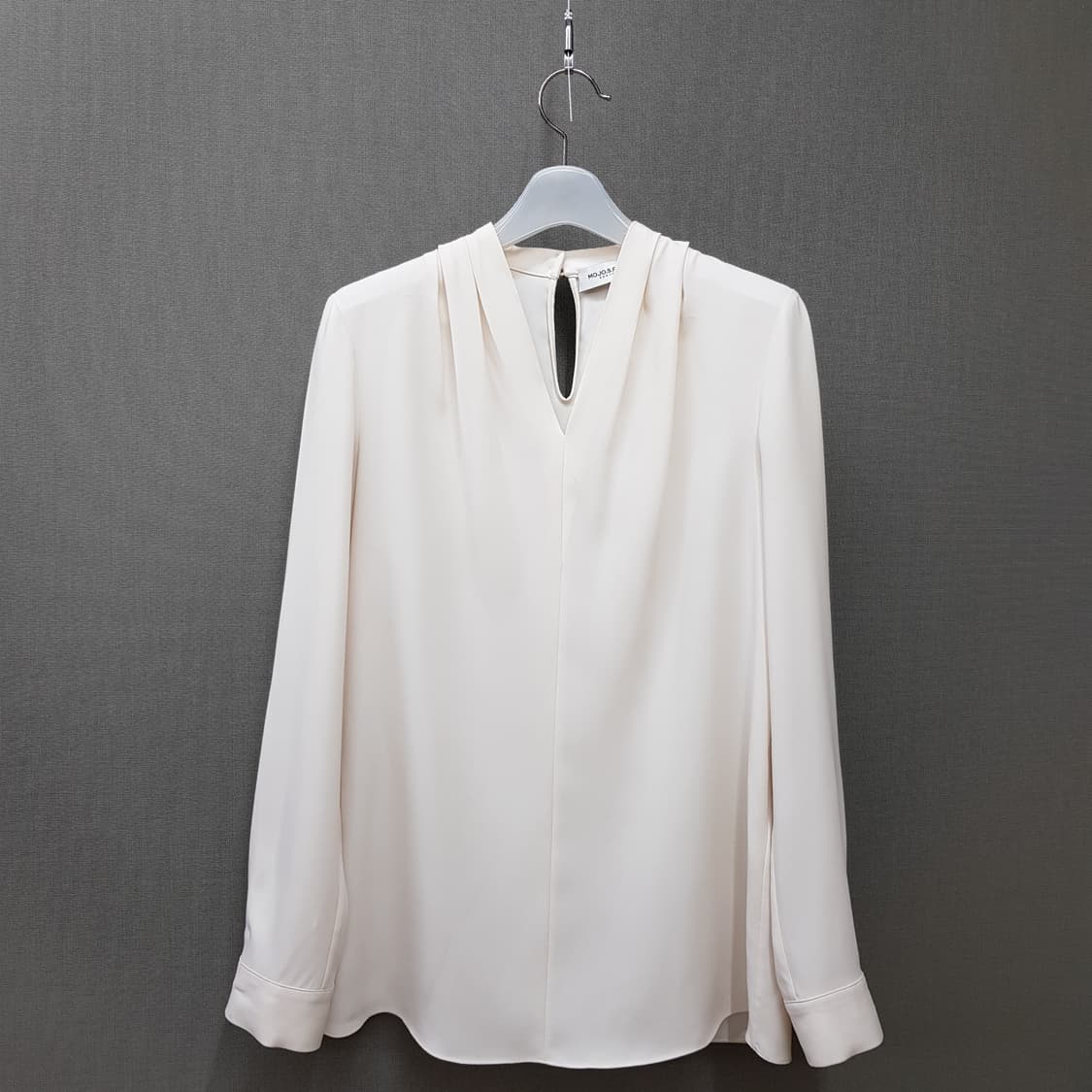 모조에스핀 V넥 스카프 디테일 블라우스 S사이즈 상품이미지1