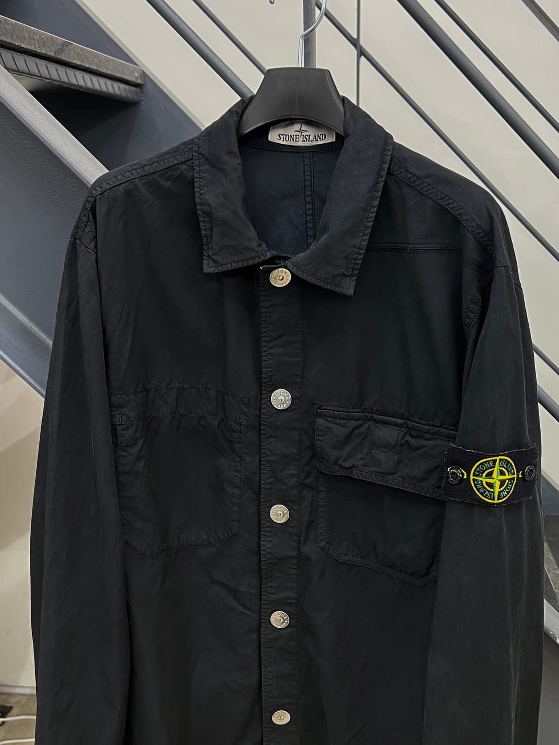 스톤아일랜드 23SS 와펜 가먼트다잉 트윌 TC 오버셔츠 상품이미지2