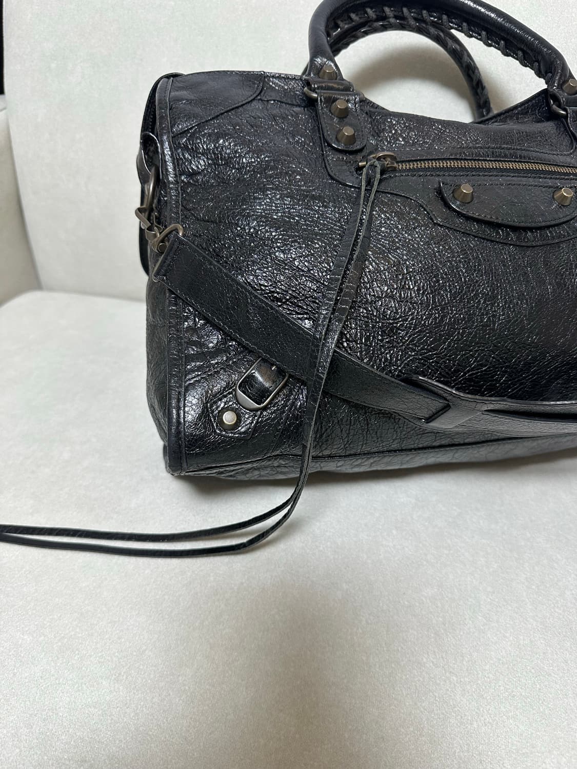 [A 정품] 발렌시아가 시티 모터백 미디움 블랙 상품이미지4