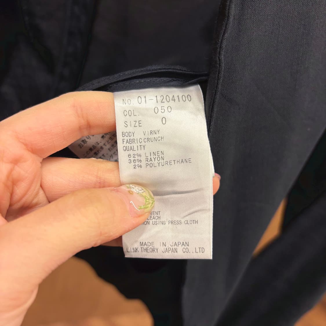 띠어리 긴팔 오픈 자켓 크런치 텍스처 포켓 어깨 셔링 디테일 슬림핏 블랙 상품이미지7