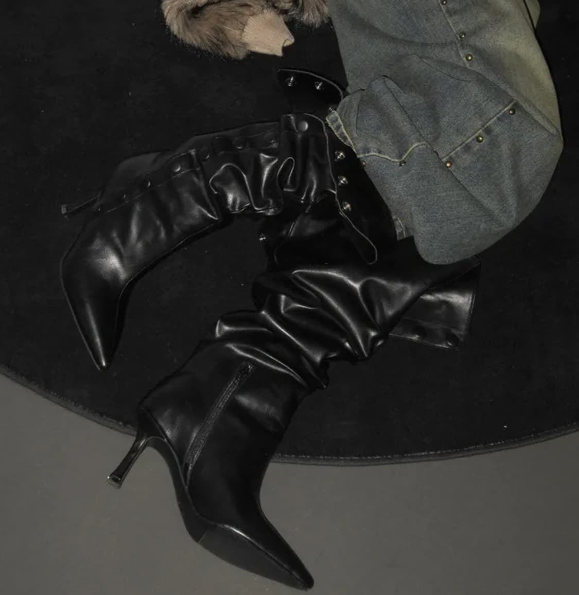 블랙업 스냅버튼 스틸레토 레더부츠힐 상품이미지1