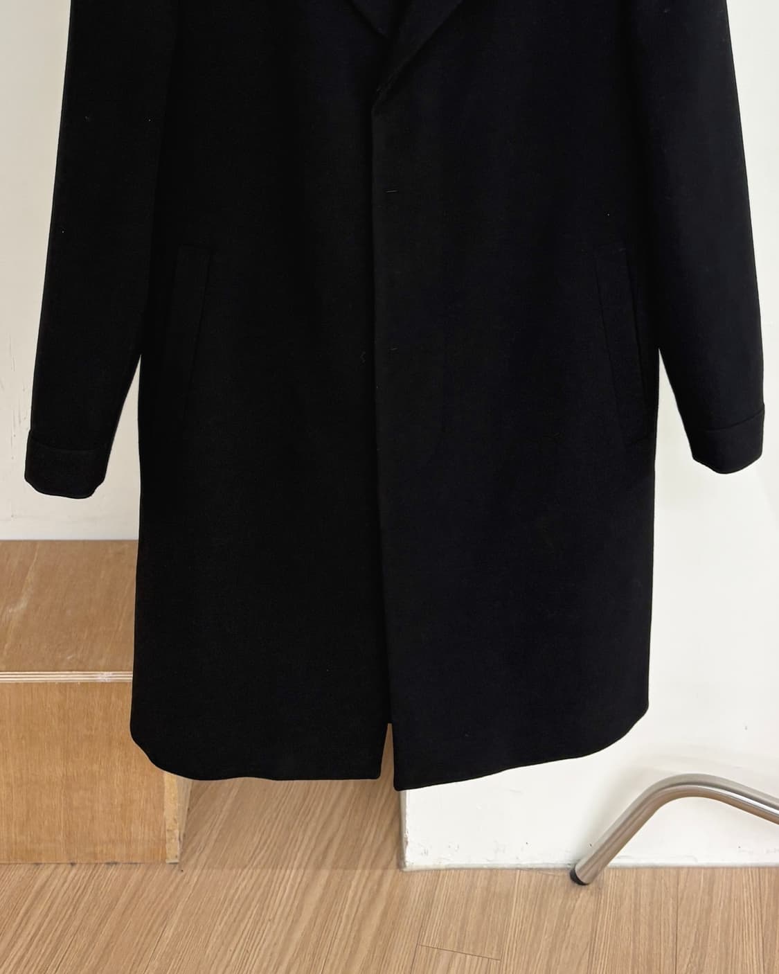 베르사체 클래식 블랙 히든버튼 폴리 코트 상품이미지5