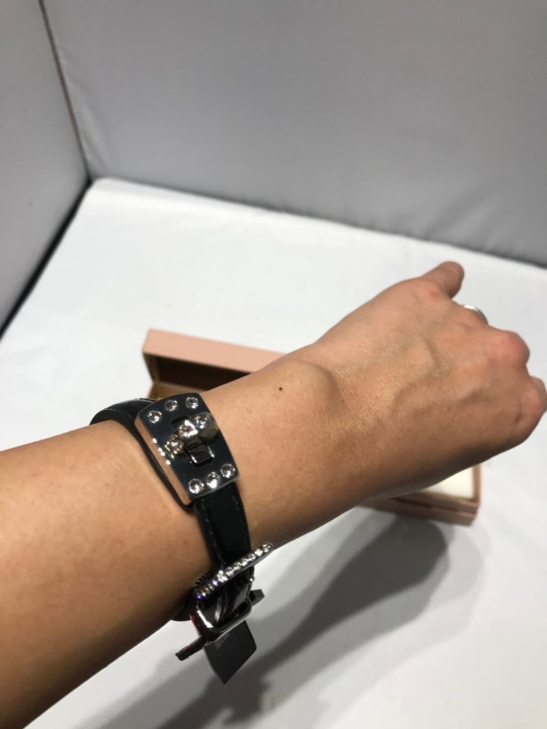 미우미우 크리스탈 팔찌 상품이미지2