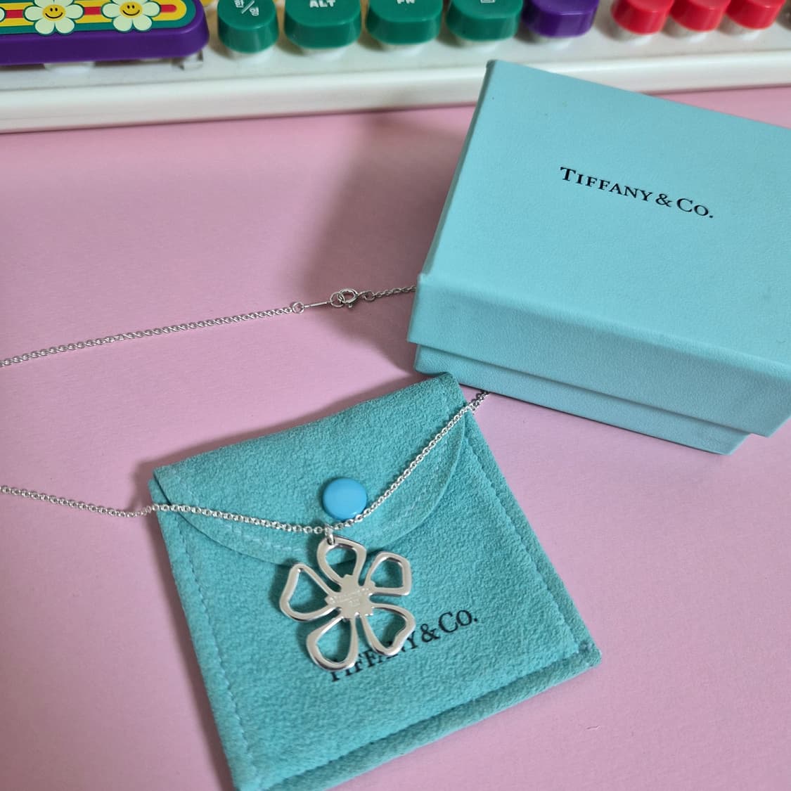 티파니앤코 한정판 히비스커스 플라워 목걸이 상품이미지3