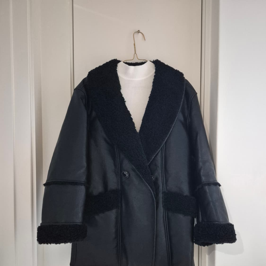 줄로그 에코무스탕 블랙 상품이미지1