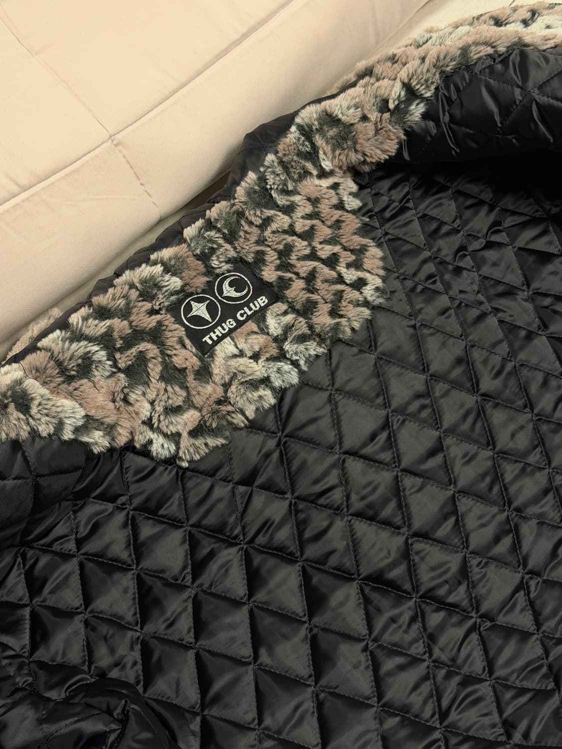 떠그클럽 TC 레더 웨이브 퍼자켓 아이보리 상품이미지5