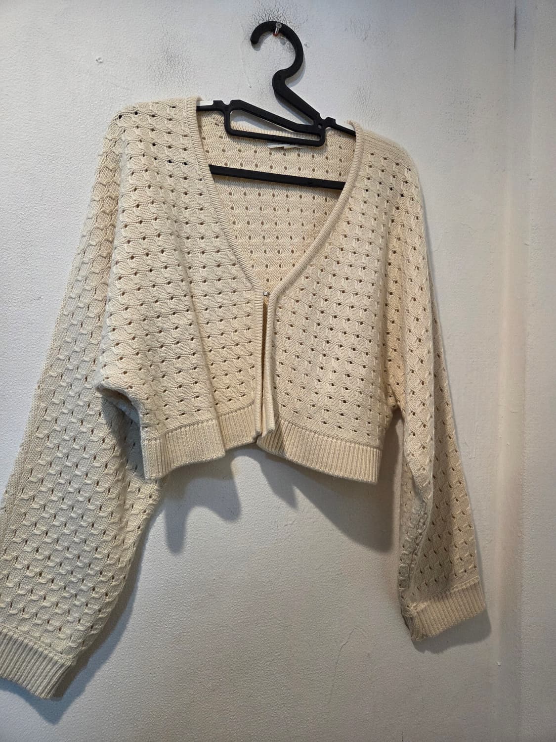 써스데이 아일랜드 크롭니트 가디건 상품이미지1