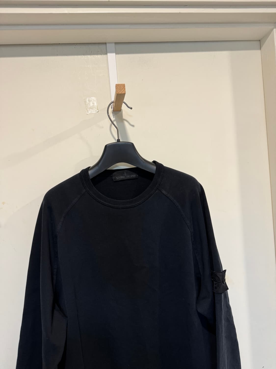 스톤아일랜드 고스트피스 와펜 맨투맨 상품이미지3